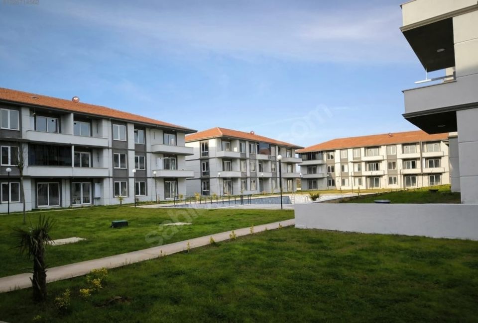 3-Zimmer-Wohnung in Anlage mit Pool Bild 5